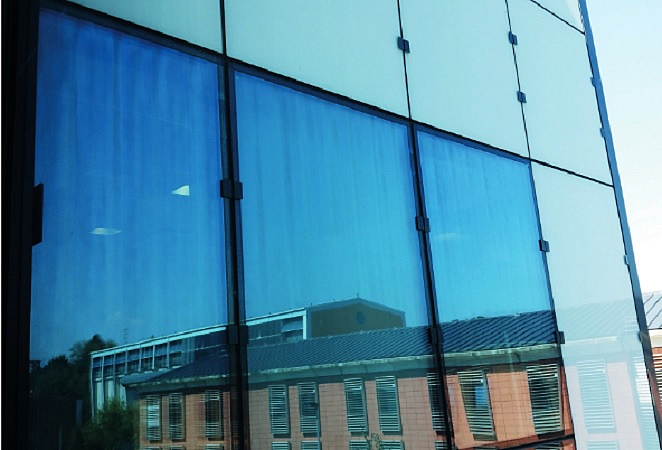 Anisotropy visible on a façade