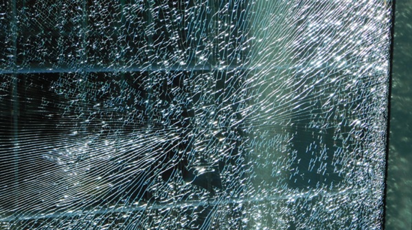 Figure 1. Unique Breakage Pattern on HS tested glass